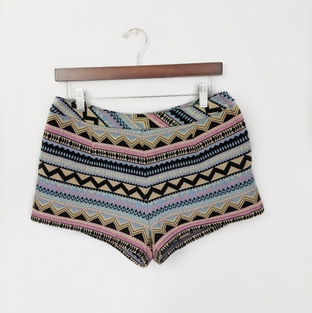 Medium Fashion on Earth Aztec shorts